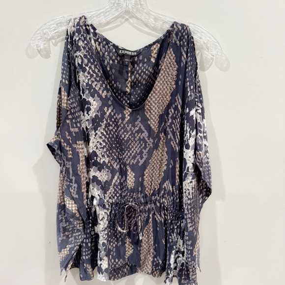 Express snakeskin cold shoulder duster top ❤️ - Picture 7 of 8